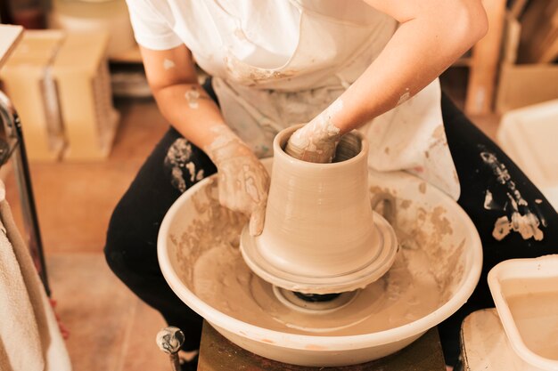 바퀴에 직장에서 앞치마에 craftswoman 포터