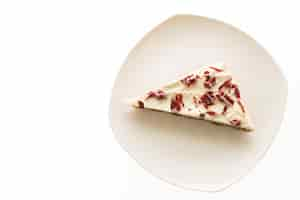 Free photo cranberries pie or cake in white plate