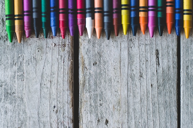 Free photo crayons on wooden texture