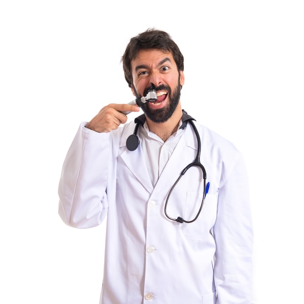 Free photo crazy otorhinolaryngologist with his otoscope over white background