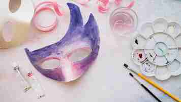 Free photo creating paper mask with paints