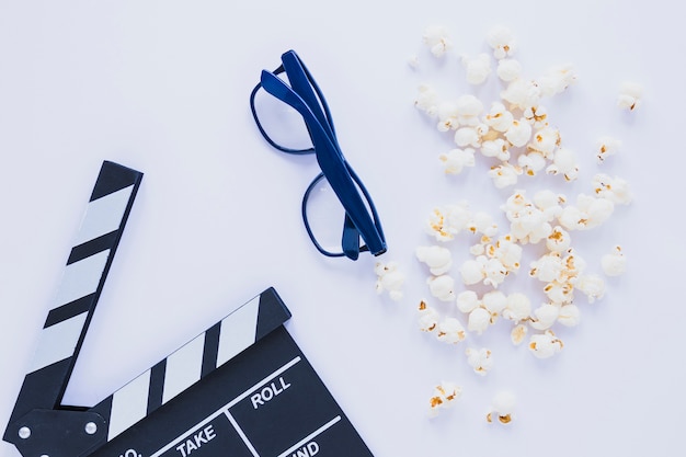 Free photo creative arrangement of popcorn and clapper