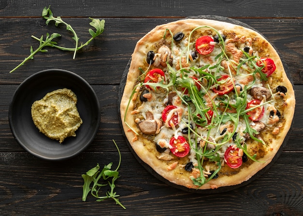 Free photo creative arrangement with delicious pizza