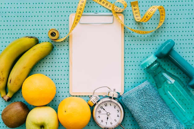 Concetto di fitness creativo con appunti