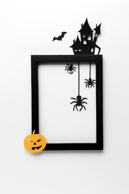 Free photo creepy halloween frame with pumpkin