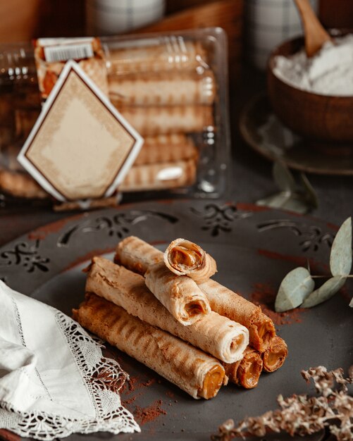 Crispy wafer roll with condensed milk