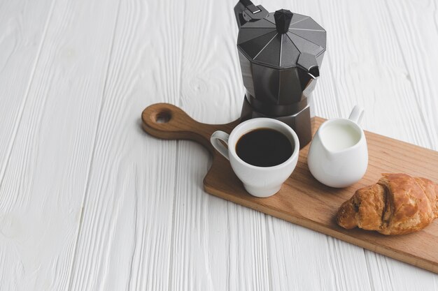 クロワッサンとコーヒー
