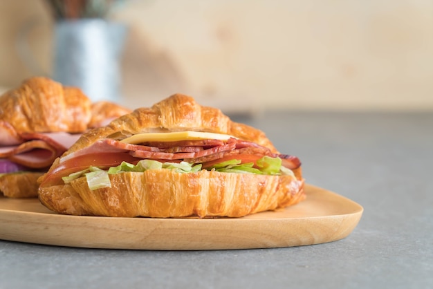 croissant sandwich ham