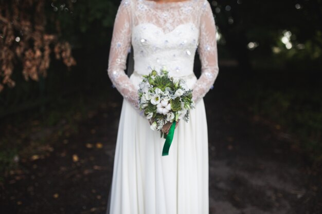 Crop bride with bouquet