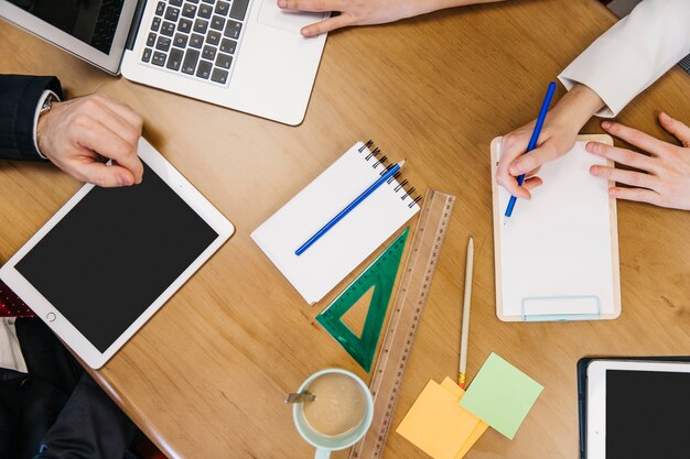 Crop coworkers with devices and stationery