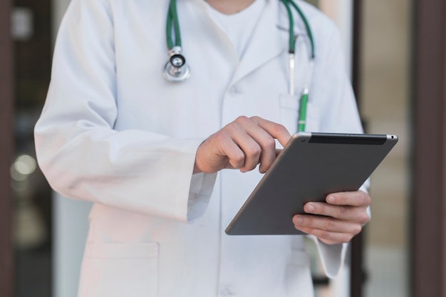 Crop doctor with tablet