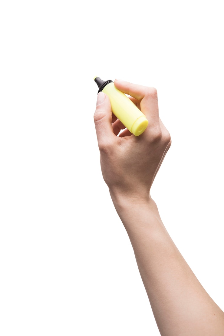 Free Photo crop hand with text highlighter