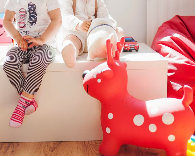 Free Photo crop kids in playroom