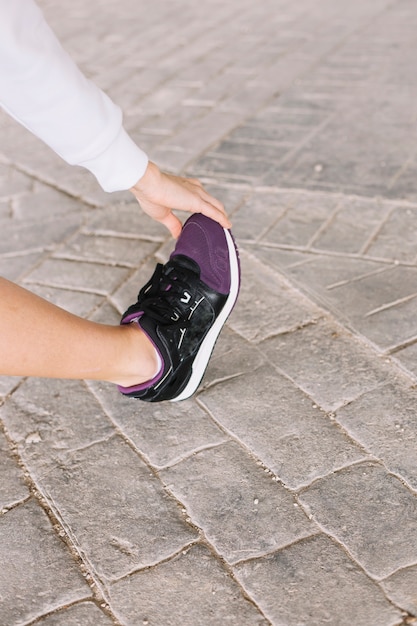 Free photo crop leg and arm of exercising woman