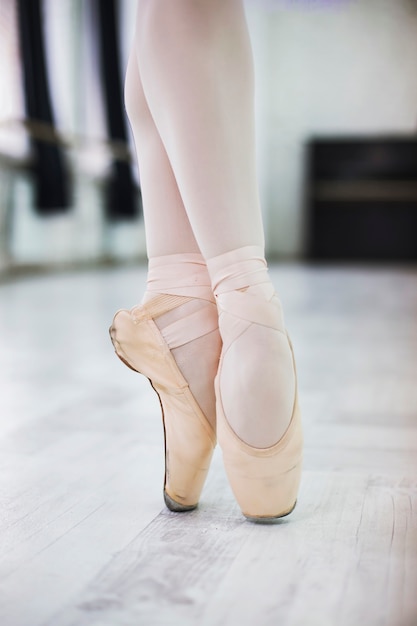 Crop legs of ballet dancer