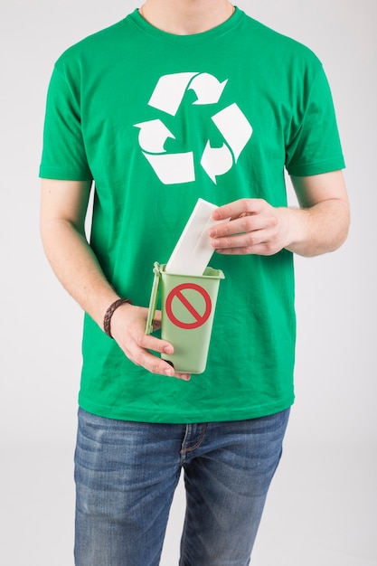 Free photo crop man in green t-shirt with ecological sign