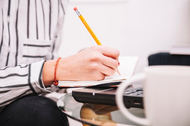 Free photo crop teenager making notes