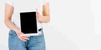 Free photo crop woman showing tablet