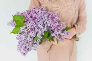 Free photo crop woman with lilac