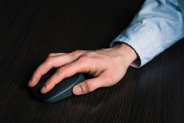 Free photo crop worker holding mouse