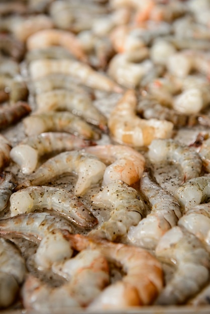 Free photo cropped image of fresh royal shrimps