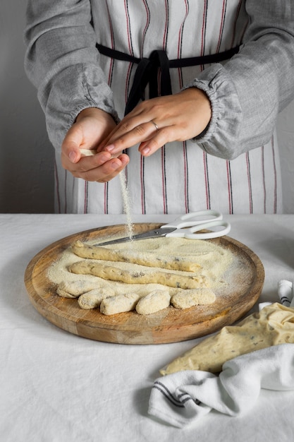 Foto gratuita preparazione di crocchette con diversi ingredienti deliziosi