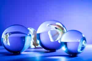 Free photo crystal balls with blue background