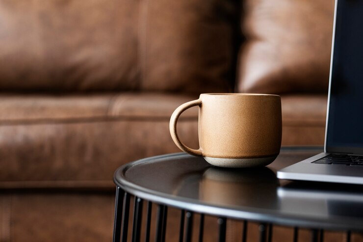 Free Photo cup of coffee by a laptop