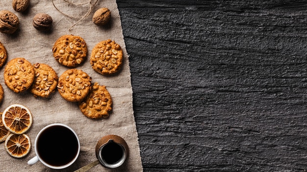 Free photo cup of coffee and delicious cookies