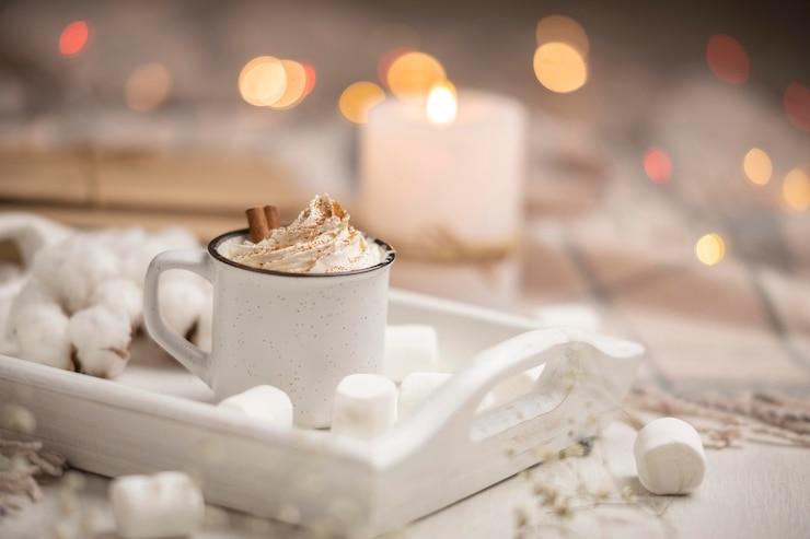 Free Photo cup of coffee on tray with marshmallows and cinnamon sticks