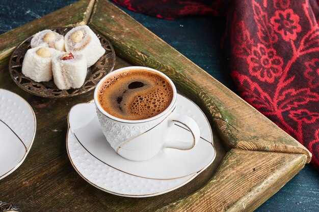터키 로쿰과 함께 커피 한잔.