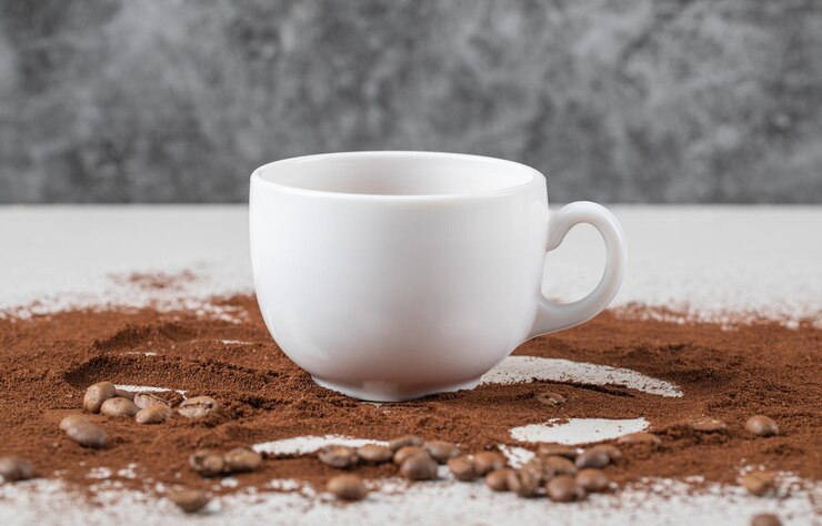 Free Photo a cup of drink on the blended coffee powder.