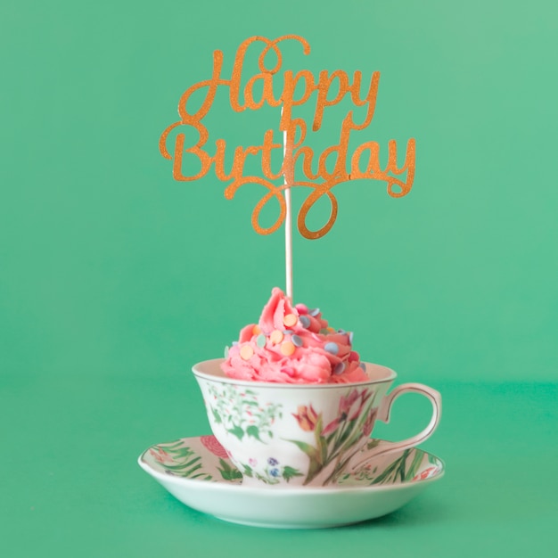 Free photo cup with buttercream