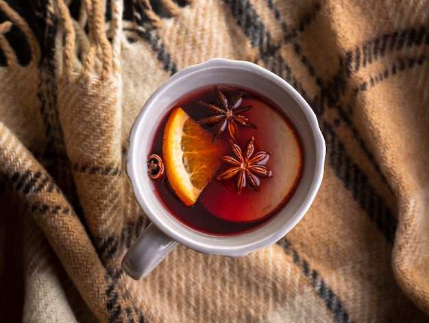 Free photo cup with mulled wine and condiments