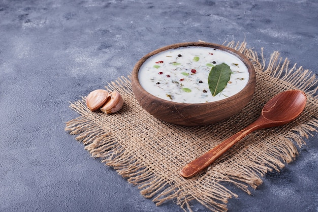 A cup of yogurt soup with garlic.