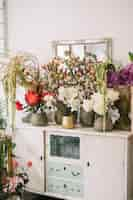 Free photo cupboard with flowers