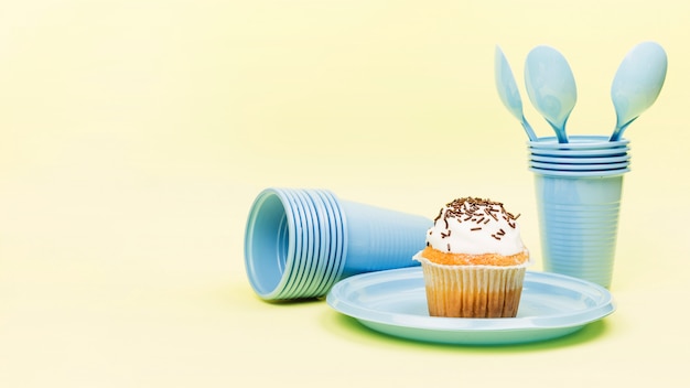 Cupcake, cups and spoons