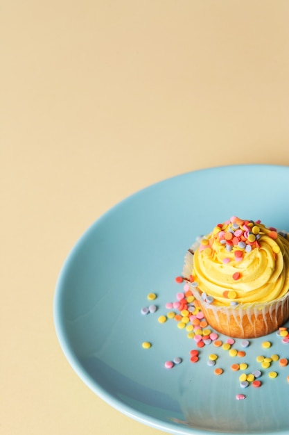 Free photo cupcake on a plate