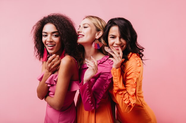 curly young woman posing with best friends