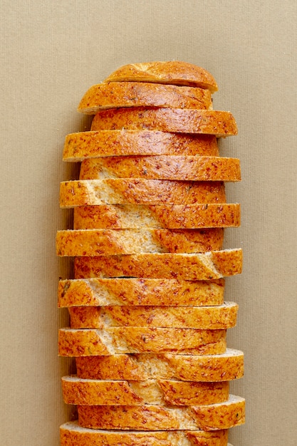 Free photo cut slices of white bread with grains