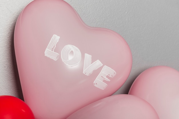 Free photo cute balloons for valentine day