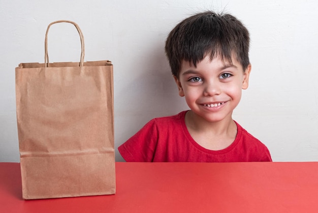 Free photo cute boy holding fast food shopping bag