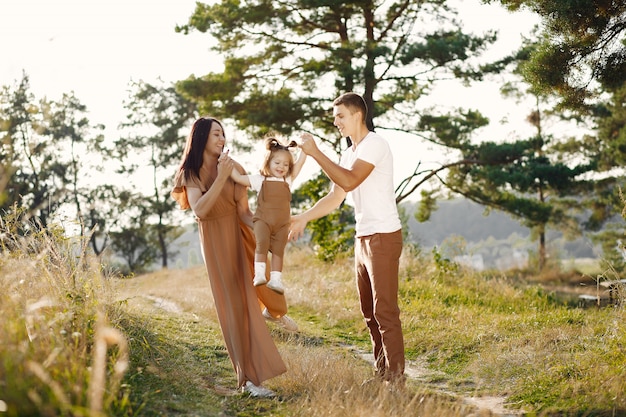 가 필드에서 귀여운 가족