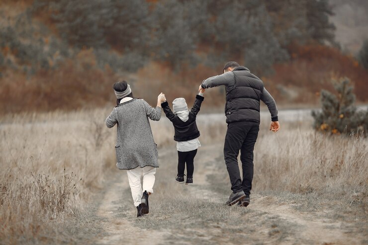 무료 Photo 봄 숲에서 귀여운 가족