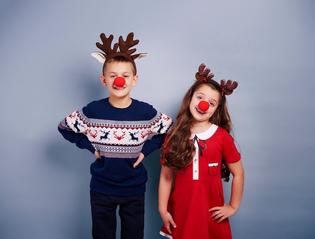 Free photo cute girl and boy wearing reindeer costume