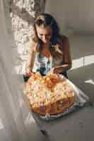 Free photo cute girl with pizza