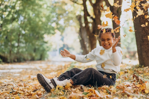 Free photo cute little african girl in autumnal park