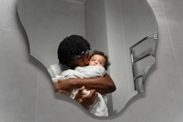 Foto gratuita carino piccolo bambino nel loro primo anno di vita