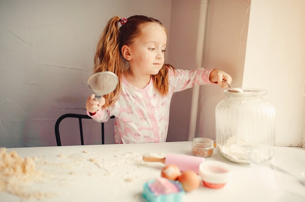 Free photo cute little girl have fun in a kitchen
