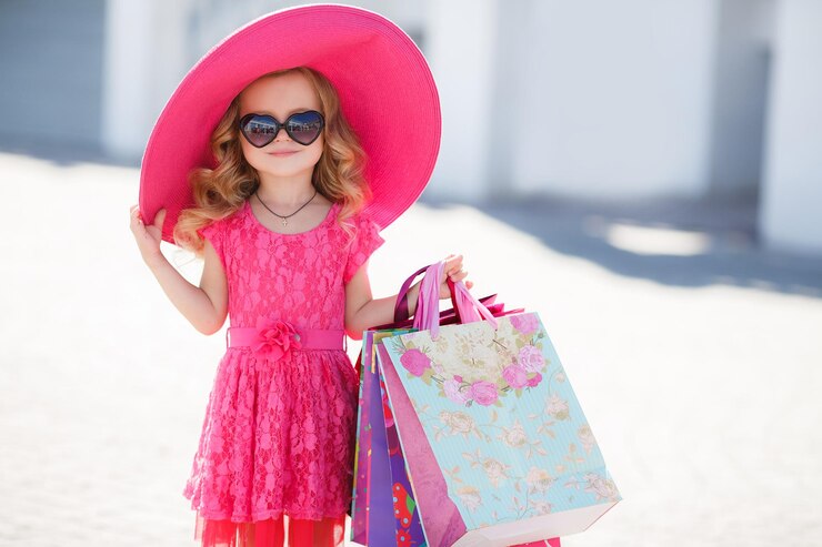 Free Photo cute little girl shopping